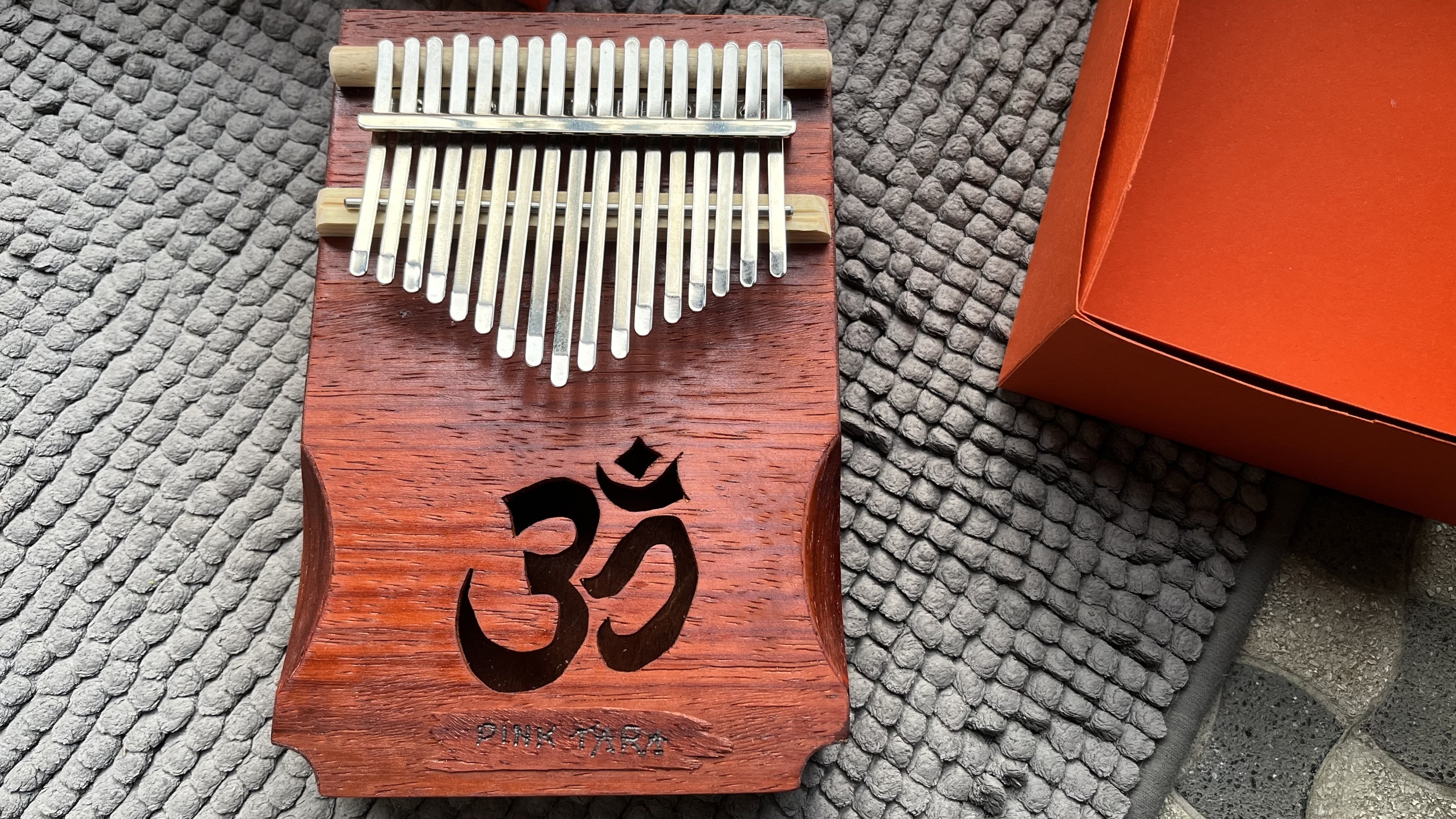 Kalimba - Kalimba 17 - Hangszer Om mantrás Egyedi kézzel készített Kalimbáink, édesapám keze munkáját dicsérik. Egzoti 
