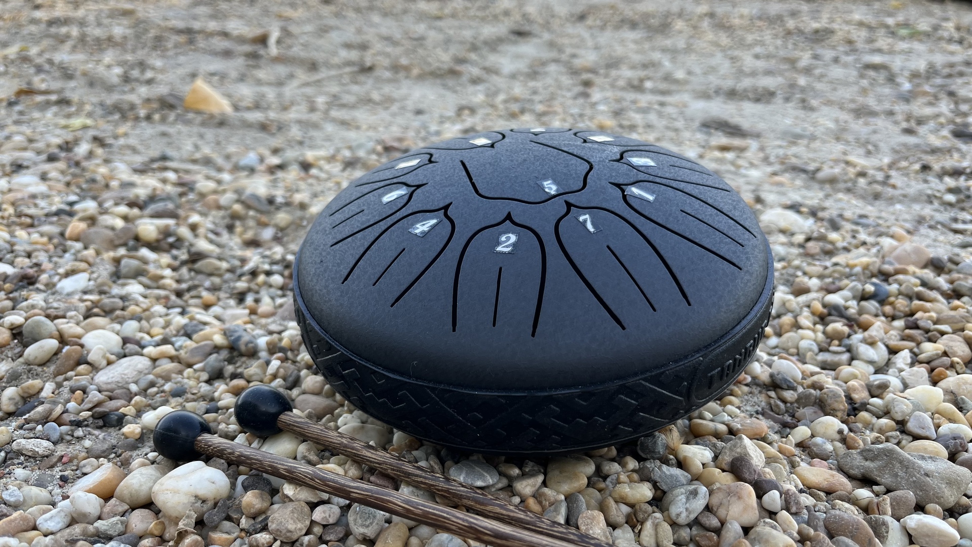 Handpan - Kicsi handpan2  <div style="font-size: 1rem;">Gyönyörű hangja mindenkit elvarázsol. Két dar